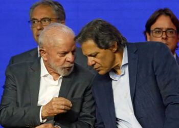 Em meio a crise fiscal, governo propõe reajuste de 30% para comissionados e levanta debate sobre equilíbrio das contas