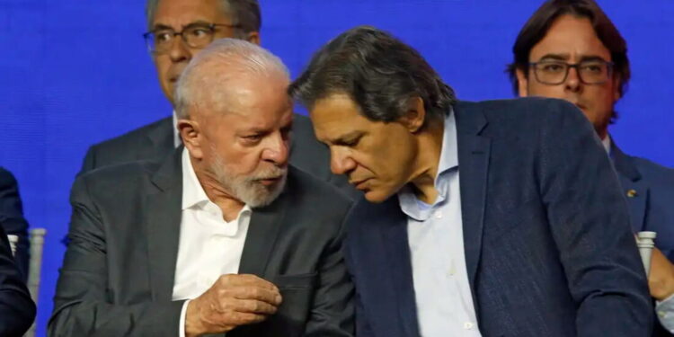 Em meio a crise fiscal, governo propõe reajuste de 30% para comissionados e levanta debate sobre equilíbrio das contas