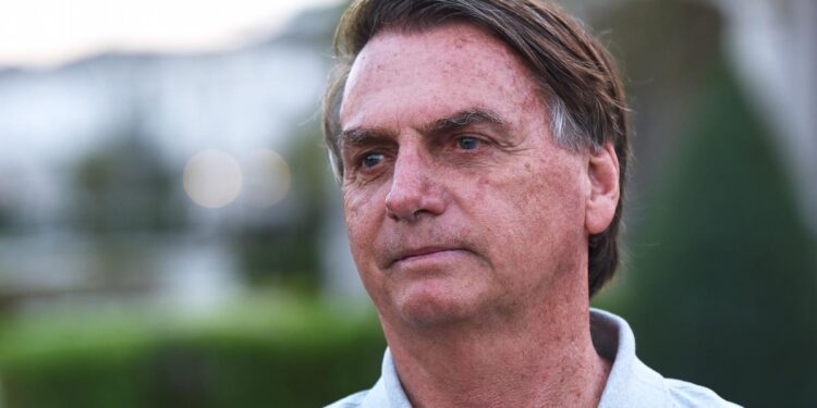 Bolsonaro Responde a Acusações de “O Globo” Sobre Reforma da Casa em Mambucaba