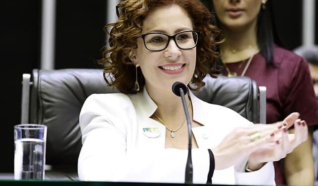 Carla Zambelli Tem Mandato Cassado pelo TRE-SP: Entenda o Caso