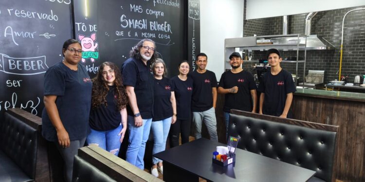 Ferraz de Vasconcelos Recebe a Primeira Franquia da JC Smash Burger, Onde Tudo Começou