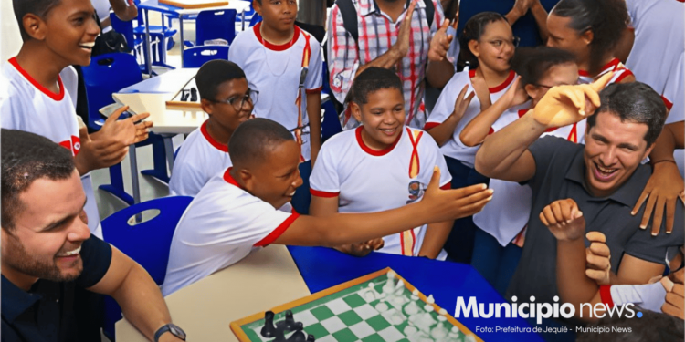 Prefeito Zé Cocá Entrega Escola Presidente Médici Modernizada e Transforma Educação em Jequié