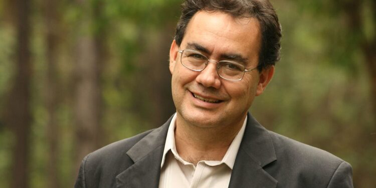 Presos de 8 de Janeiro: Augusto Cury Eleva Debate ao Clamar Por Empatia e Revisão de Penas