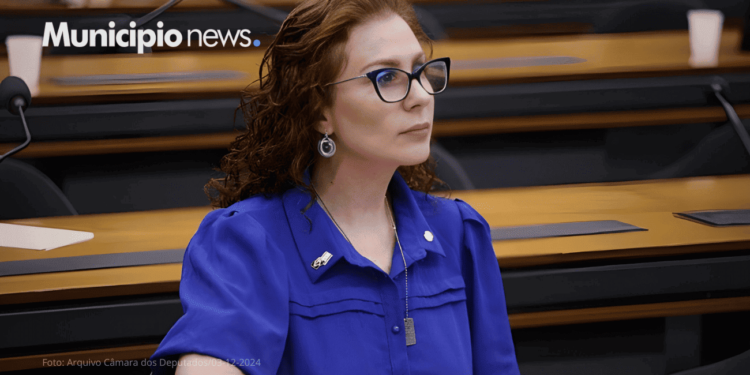 Alexandre de Moraes Vota Para Condenar Deputada Carla Zambelli a 10 Anos de Prisão e Perda do Mandato por Invasão a Sistema do CNJ