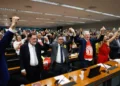 Câmara avança com PEC do fim da escala 6×1 e debate divide Congresso e setor produtivo