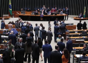 CCJ da Câmara aprova PEC que reduz maioridade penal para 16 anos