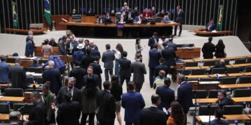 CCJ da Câmara aprova PEC que reduz maioridade penal para 16 anos