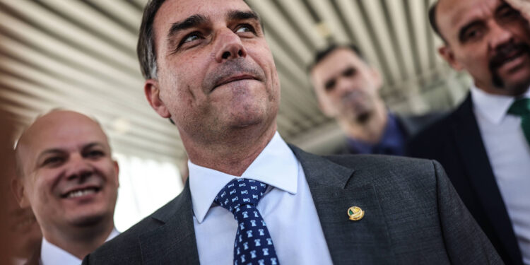 PP e União Brasil tendem a não apoiar Flávio Bolsonaro nacionalmente em 2026, segundo G1